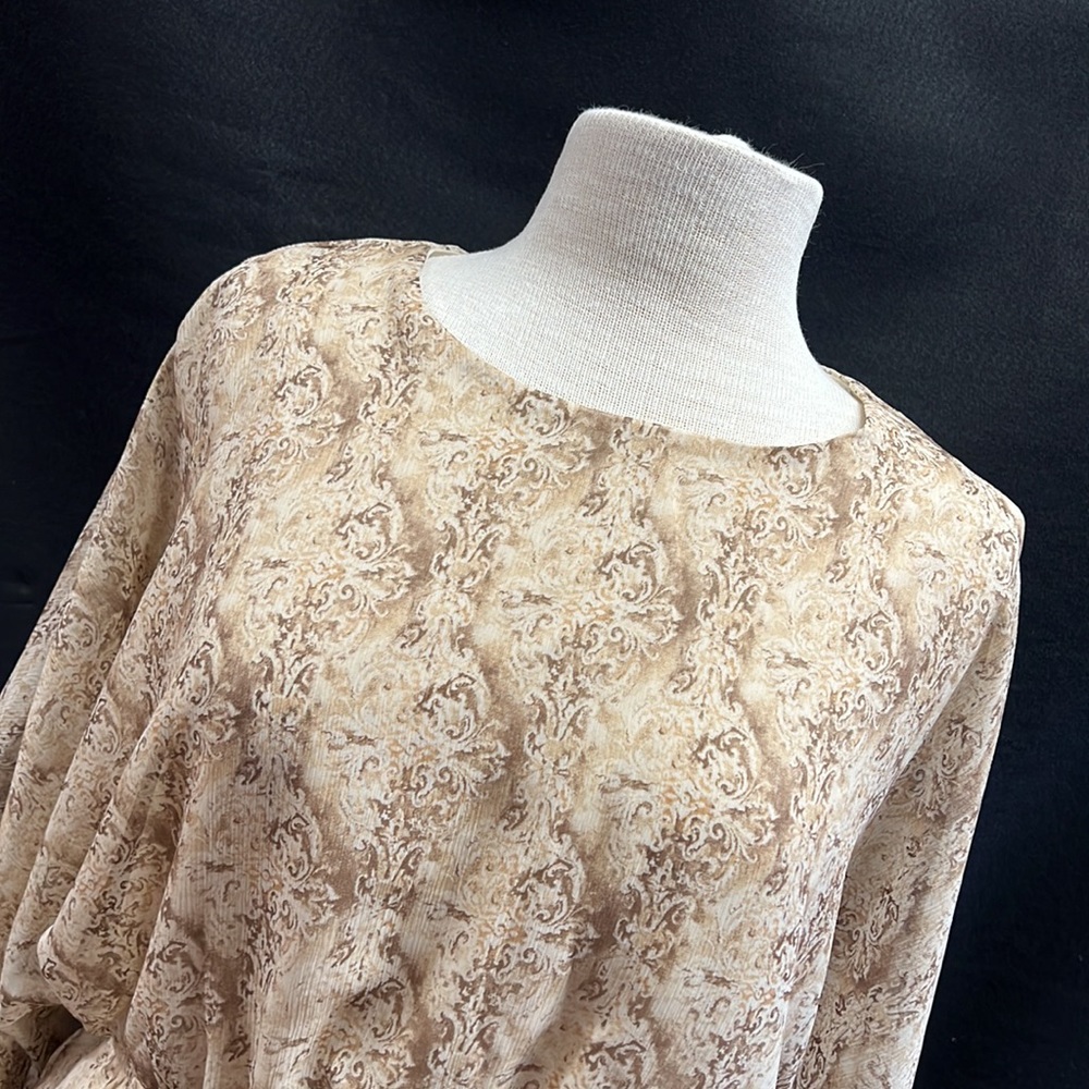 Gilli Sheer Bat Sleeve, Ruffled Peplum Pullover Lined Top size Large